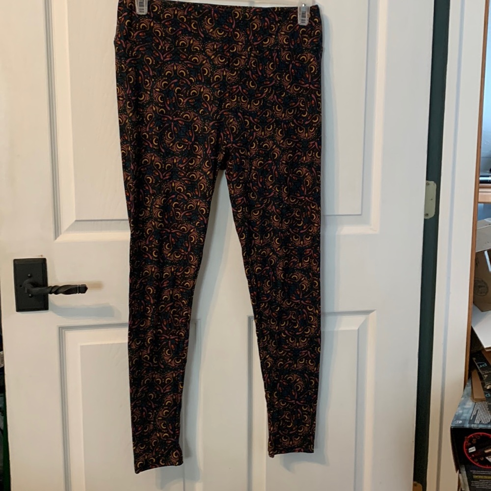Lularoe owl leggings. Size TC (12-22)